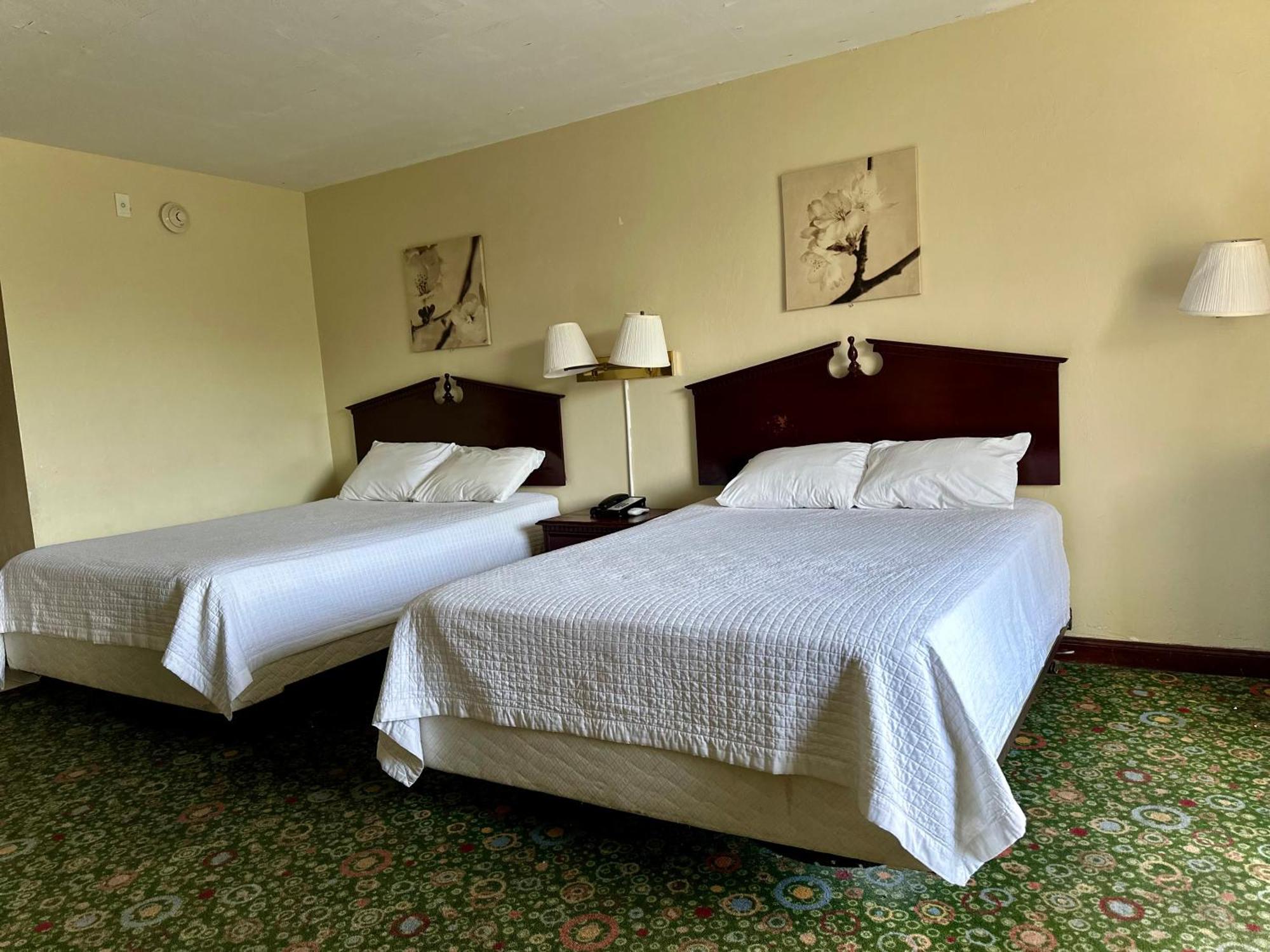 Chateaubleau Hotel 2*